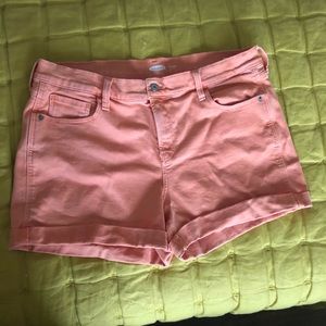Old Navy Boyfriend Mid-Rise Shorts in Pink